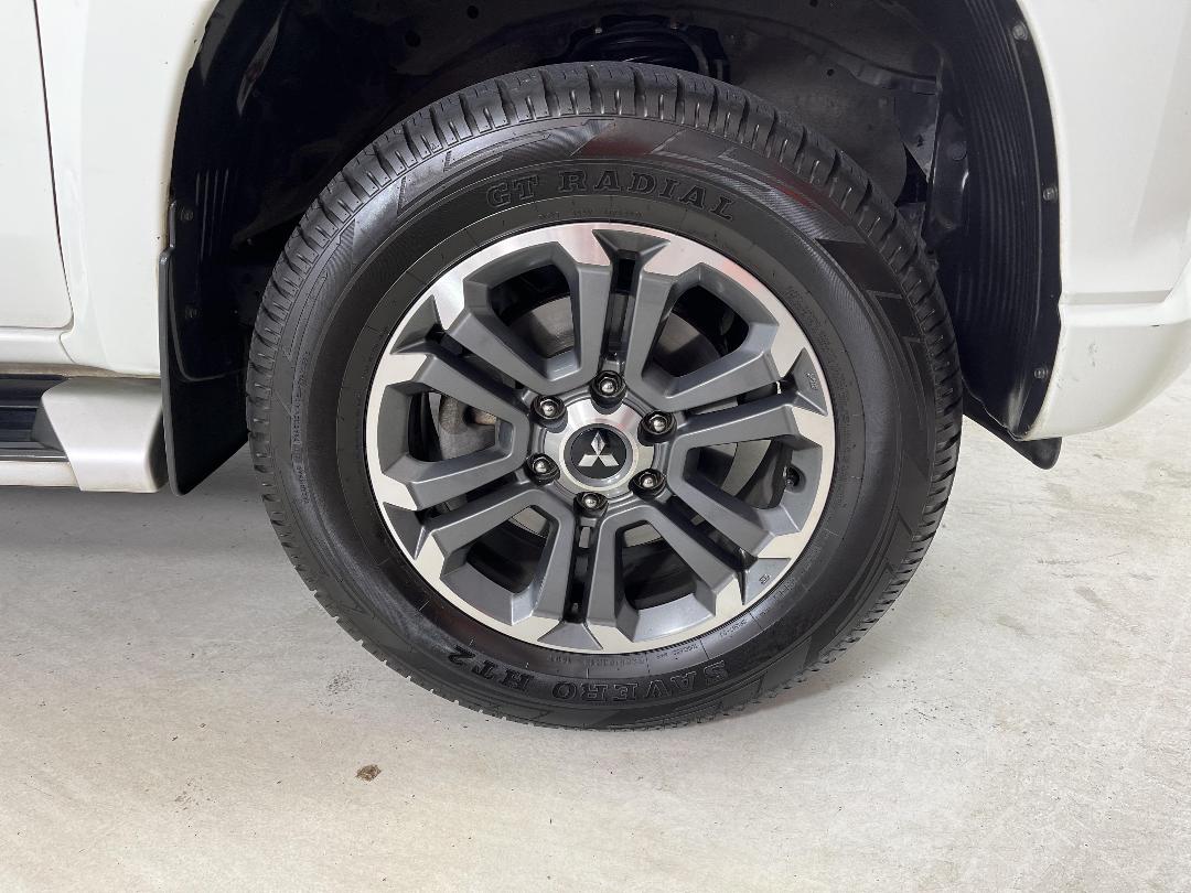 Photo '9' of Mitsubishi Triton