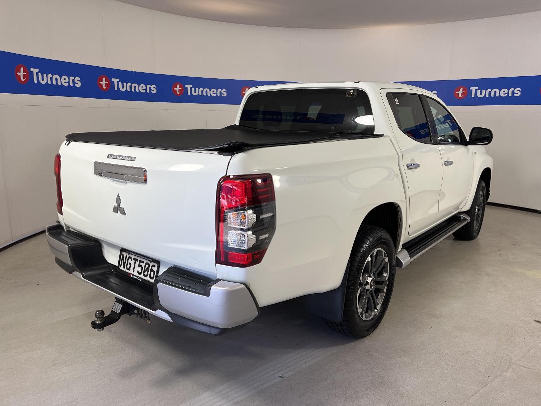 Photo '7' of Mitsubishi Triton