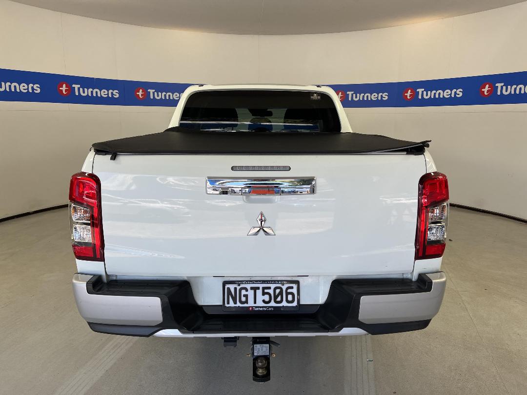 Photo '6' of Mitsubishi Triton