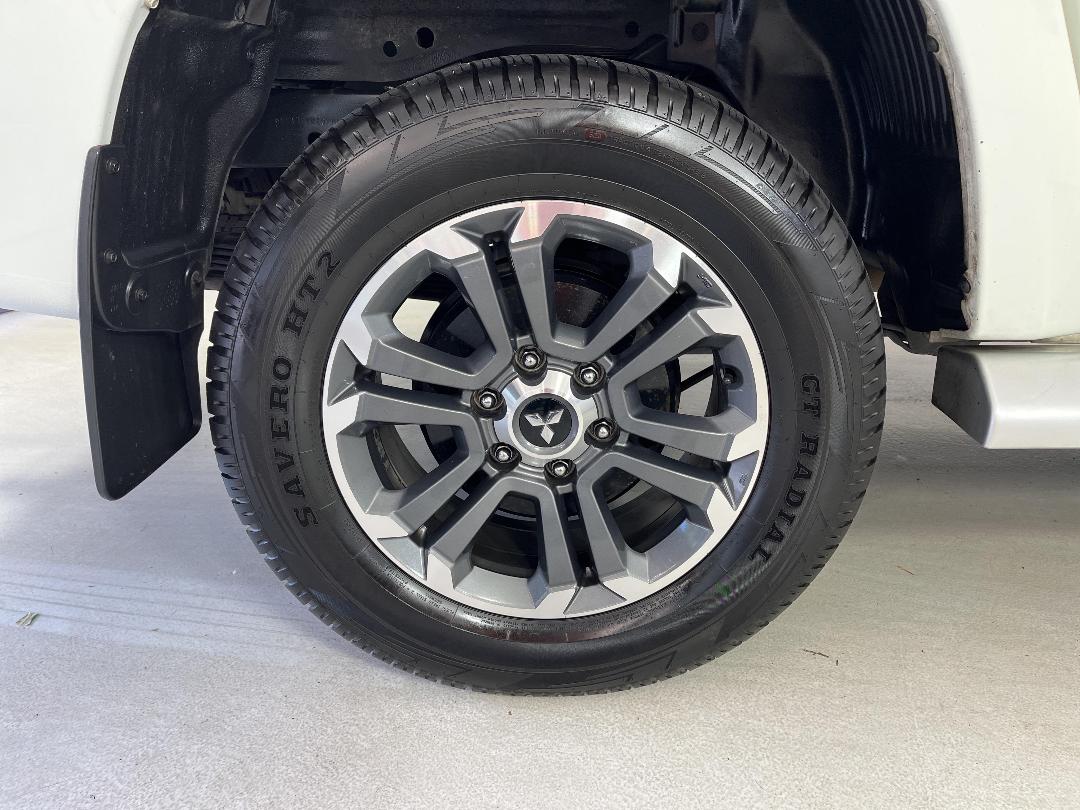 Photo '12' of Mitsubishi Triton