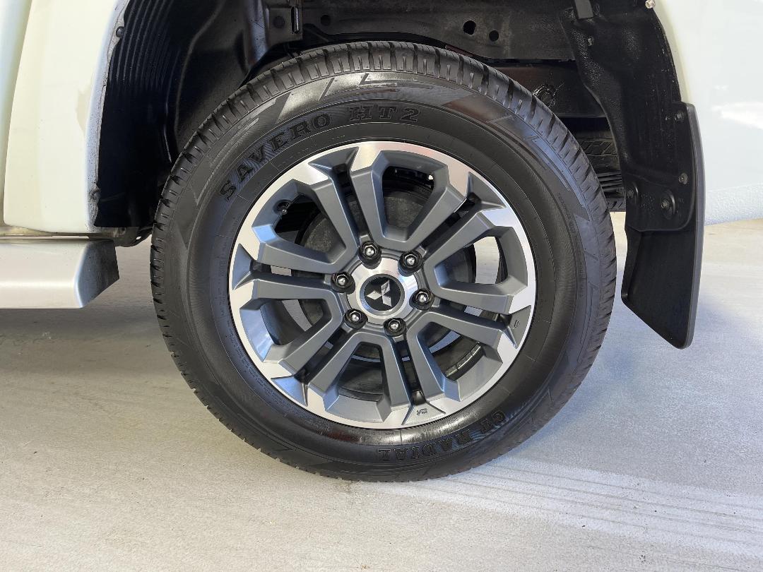 Photo '11' of Mitsubishi Triton