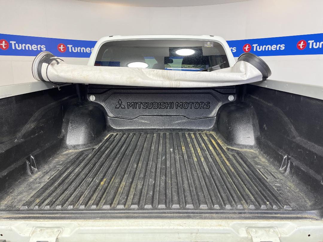 Photo '14' of Mitsubishi Triton