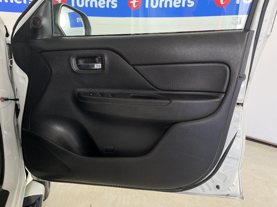 Photo '15' of Mitsubishi Triton