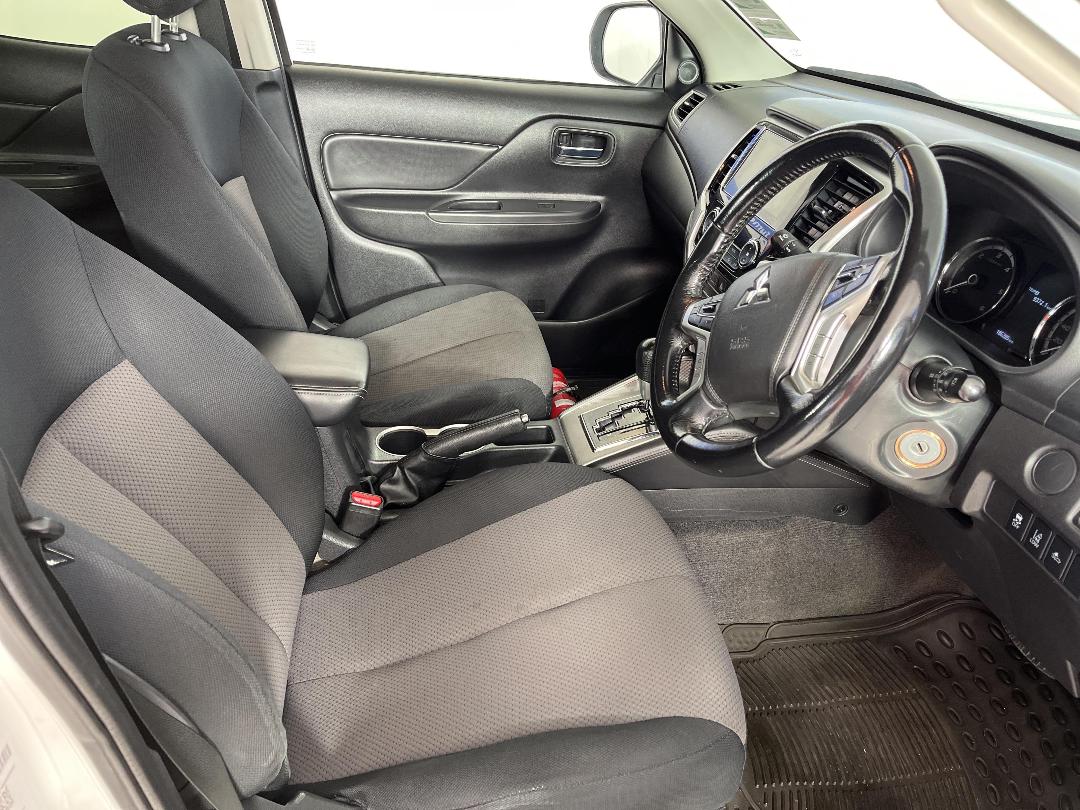 Photo '16' of Mitsubishi Triton