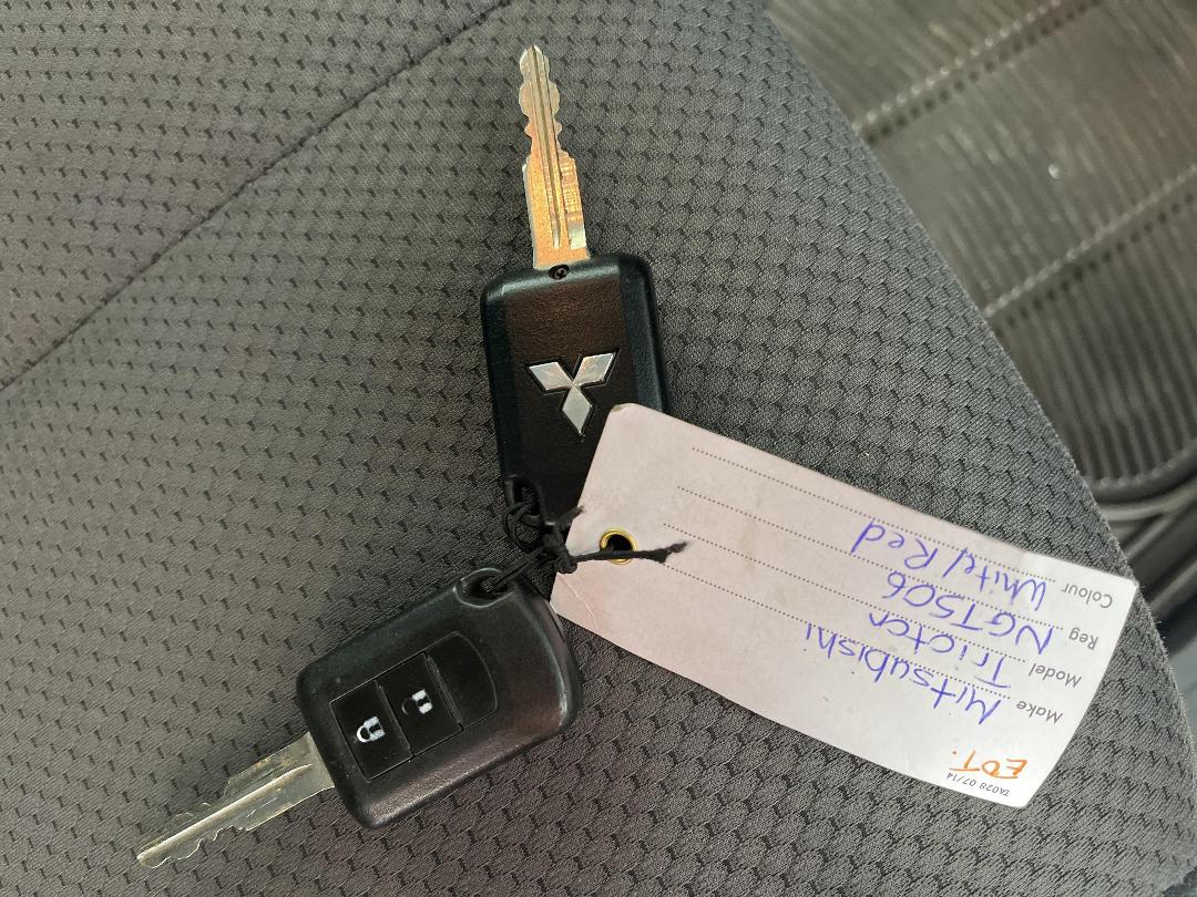 Photo '22' of Mitsubishi Triton