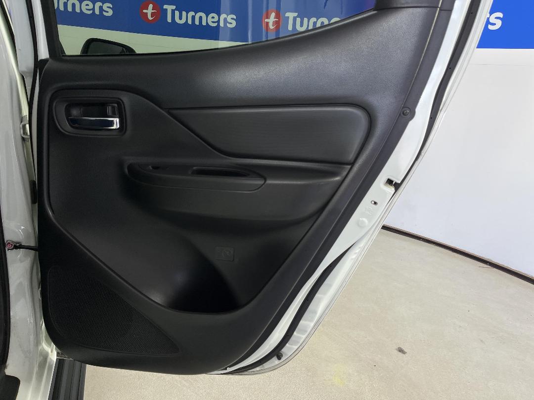 Photo '19' of Mitsubishi Triton