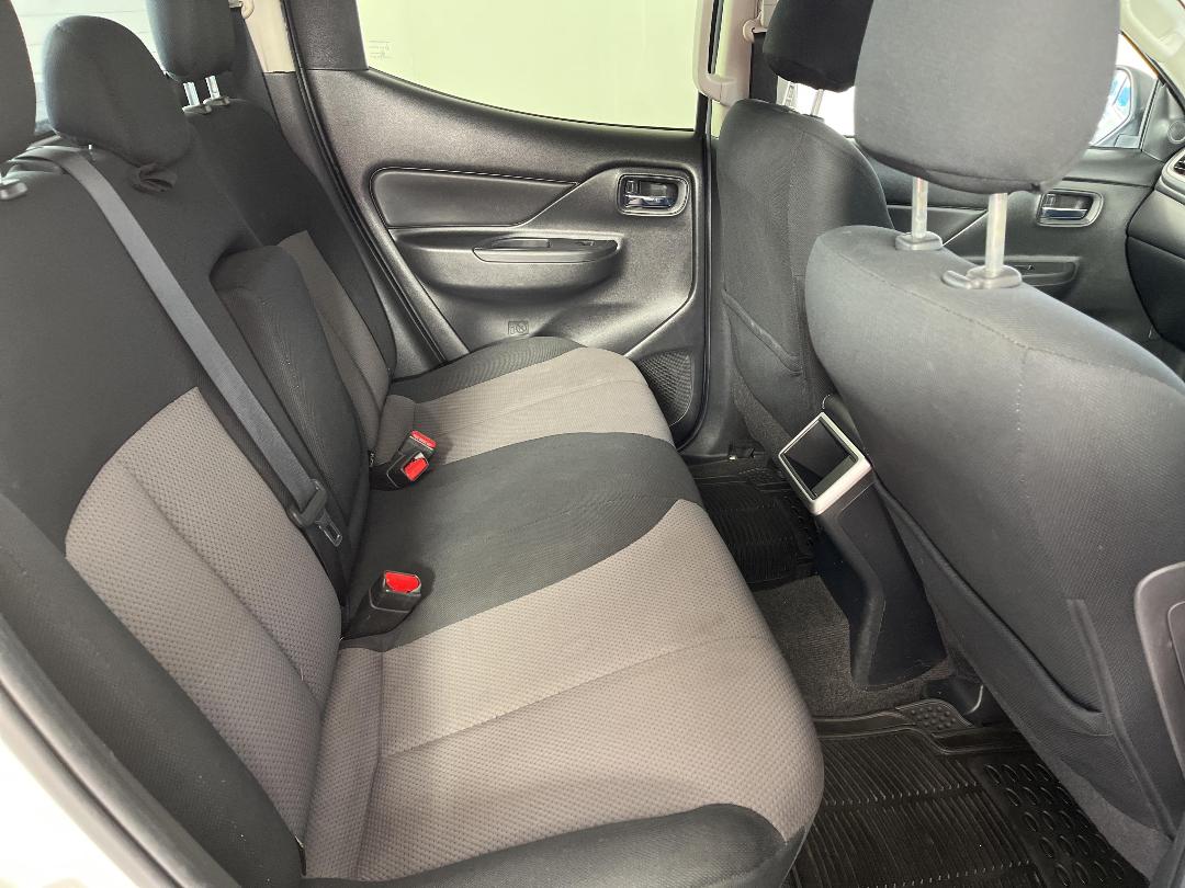 Photo '20' of Mitsubishi Triton