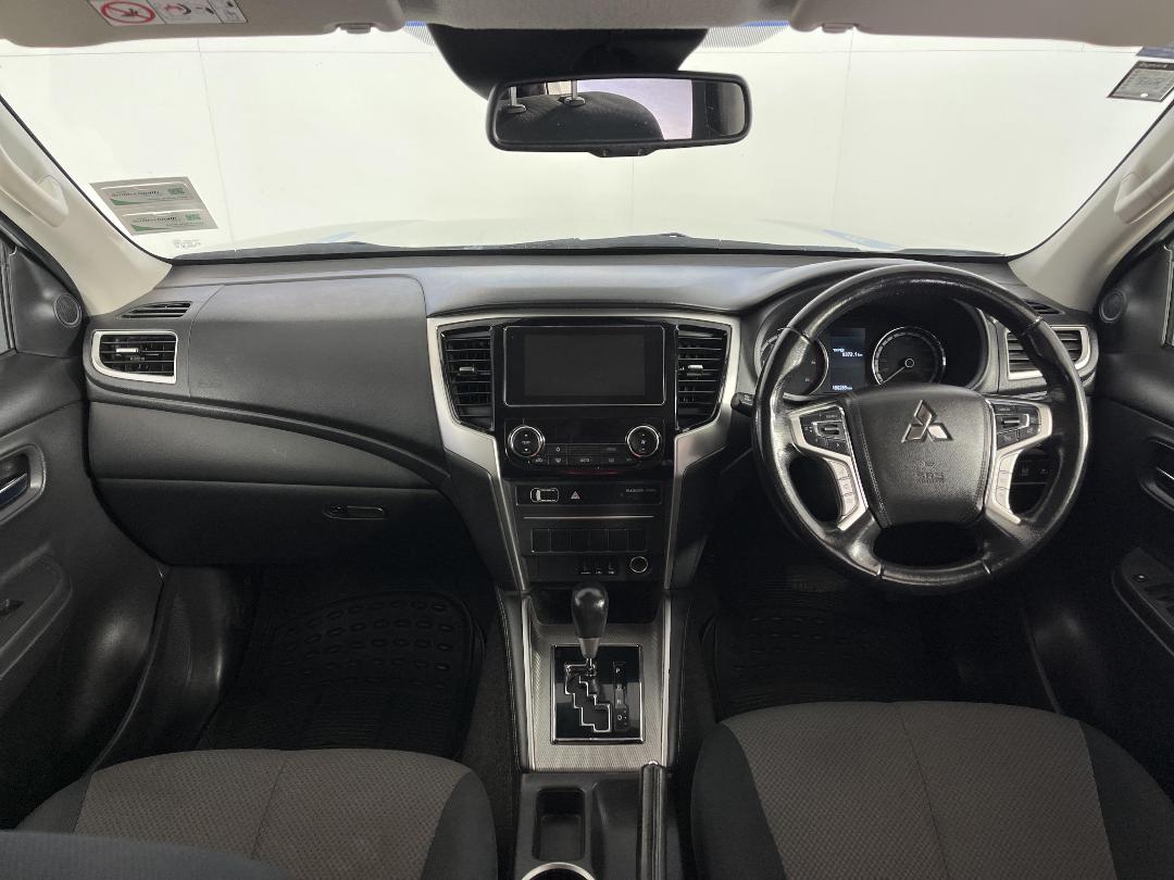 Photo '17' of Mitsubishi Triton