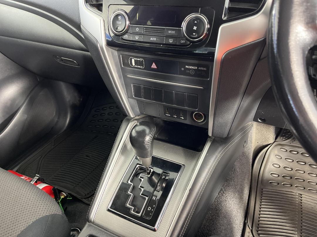 Photo '18' of Mitsubishi Triton