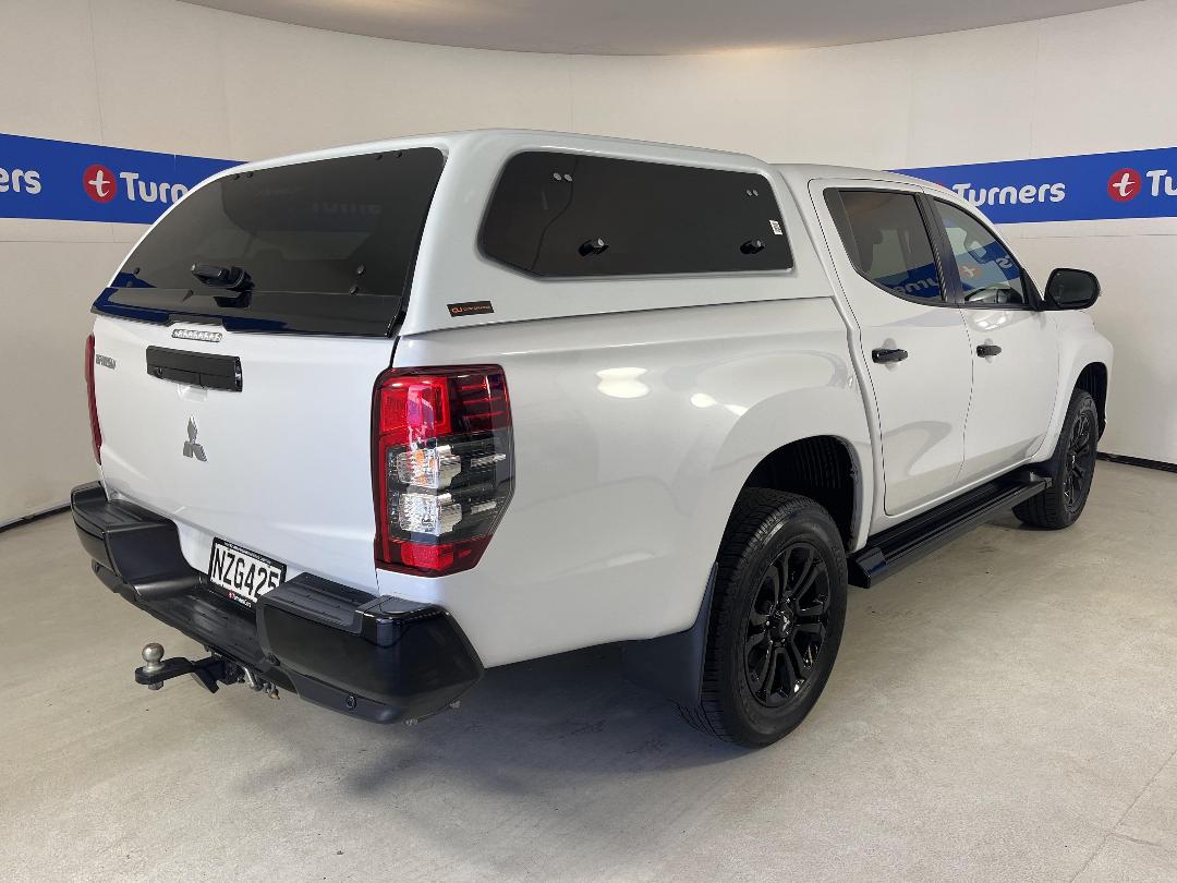 Photo '7' of Mitsubishi Triton