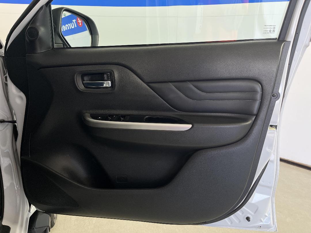 Photo '15' of Mitsubishi Triton