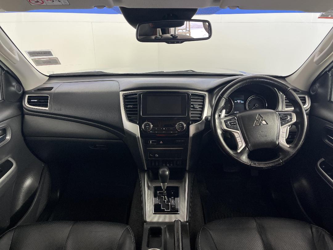 Photo '17' of Mitsubishi Triton