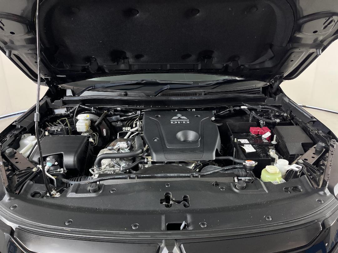 Photo '13' of Mitsubishi Triton