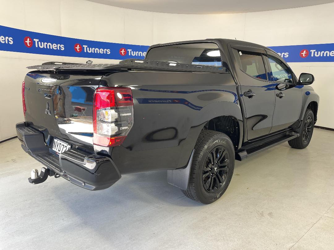 Photo '7' of Mitsubishi Triton