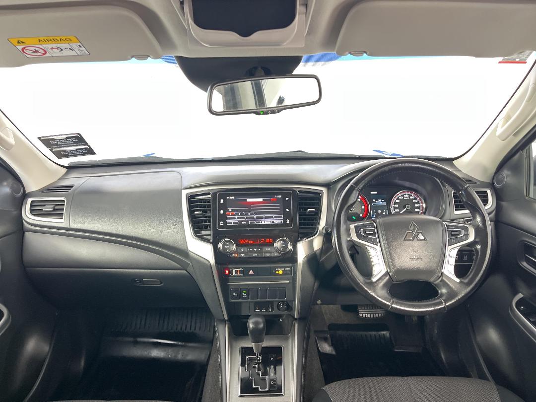 Photo '17' of Mitsubishi Triton