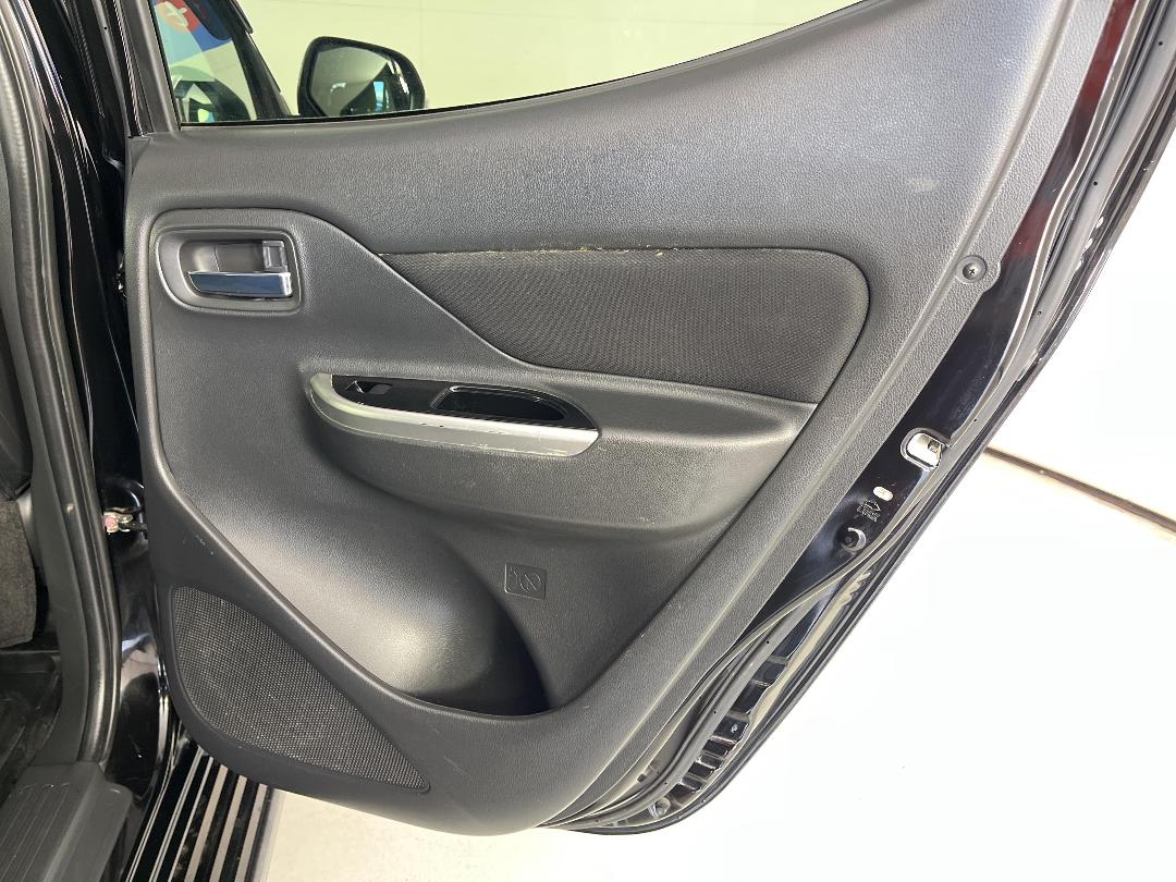 Photo '19' of Mitsubishi Triton