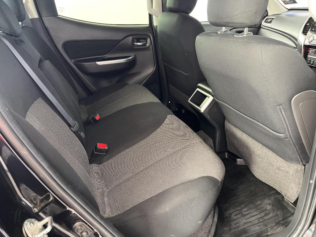 Photo '20' of Mitsubishi Triton