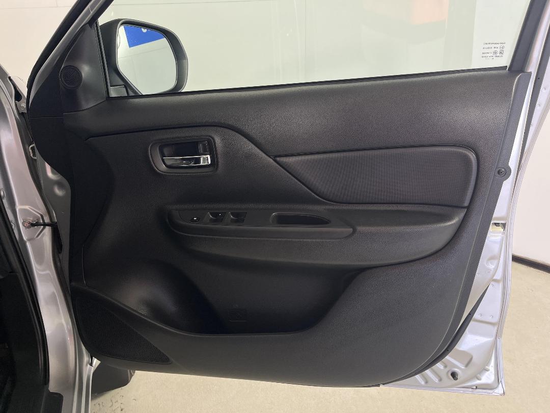 Photo '15' of Mitsubishi Triton Photo '15' of Mitsubishi Triton