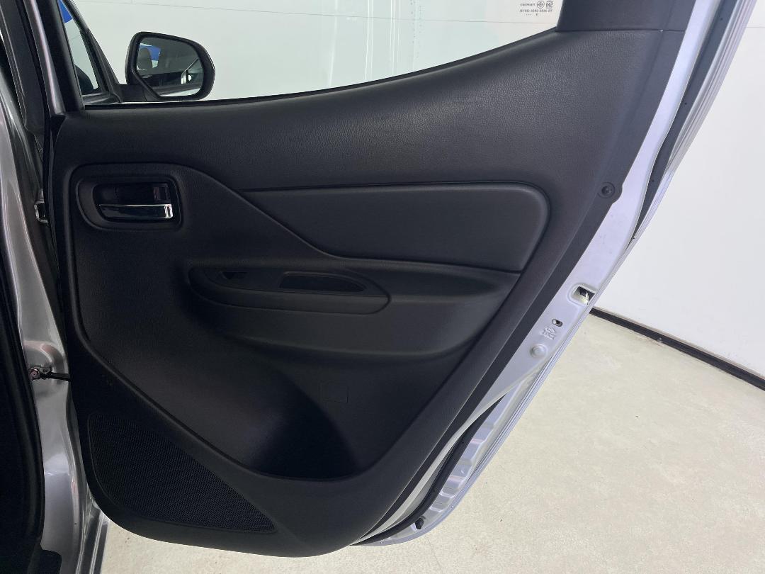 Photo '19' of Mitsubishi Triton Photo '19' of Mitsubishi Triton