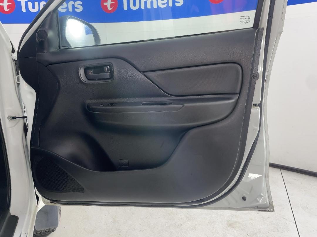 Photo '15' of Mitsubishi Triton Photo '15' of Mitsubishi Triton