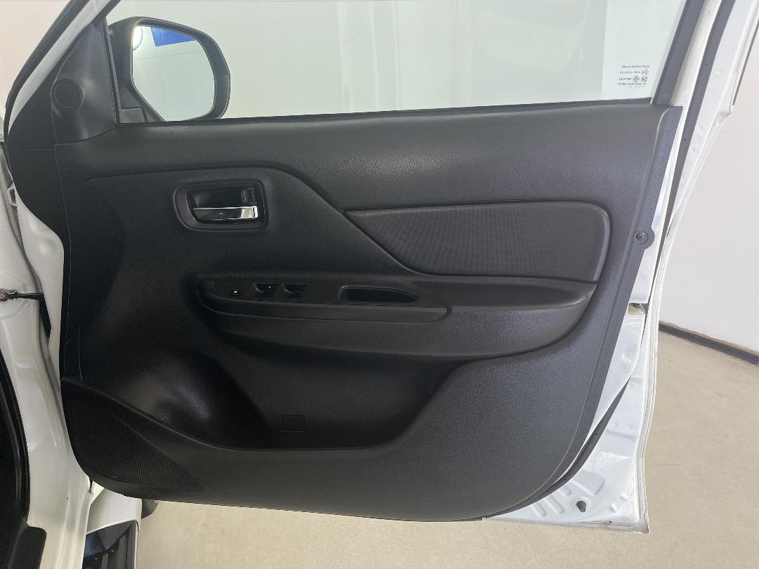 Photo '15' of Mitsubishi Triton Photo '15' of Mitsubishi Triton