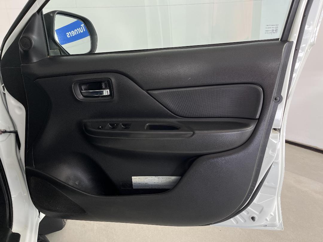 Photo '15' of Mitsubishi Triton Photo '15' of Mitsubishi Triton