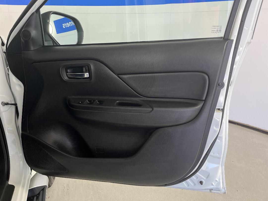 Photo '15' of Mitsubishi Triton Photo '15' of Mitsubishi Triton