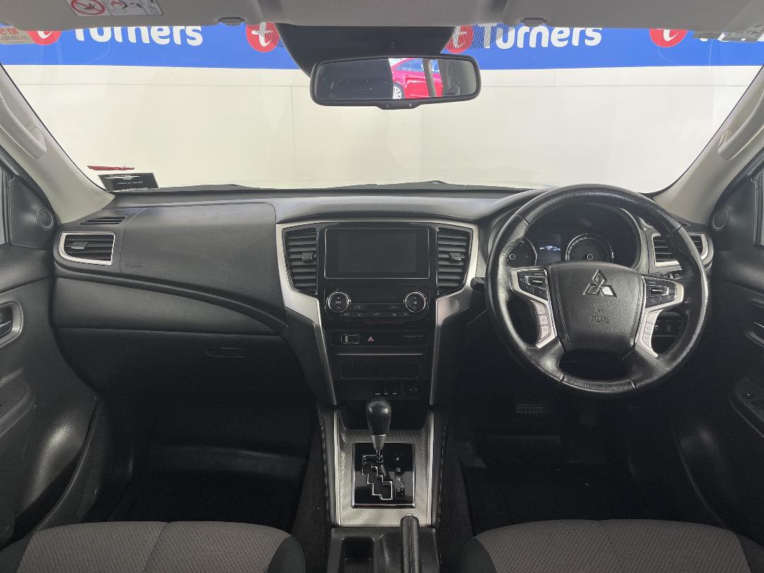 Photo '17' of Mitsubishi Triton Photo '17' of Mitsubishi Triton