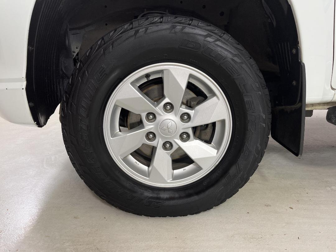 Photo '10' of Mitsubishi Triton