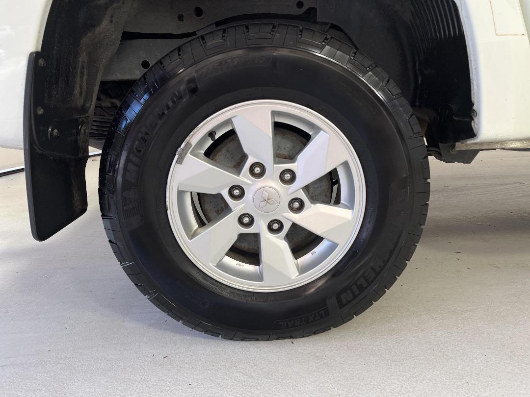 Photo '12' of Mitsubishi Triton