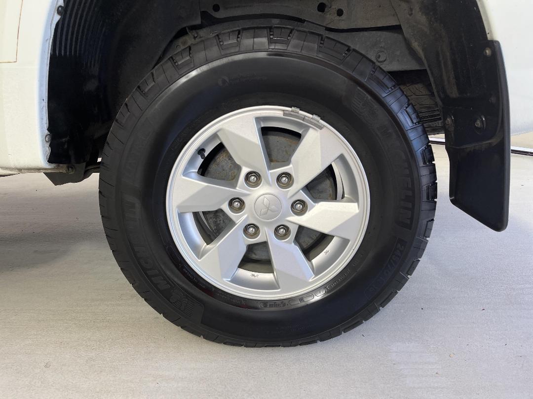 Photo '11' of Mitsubishi Triton