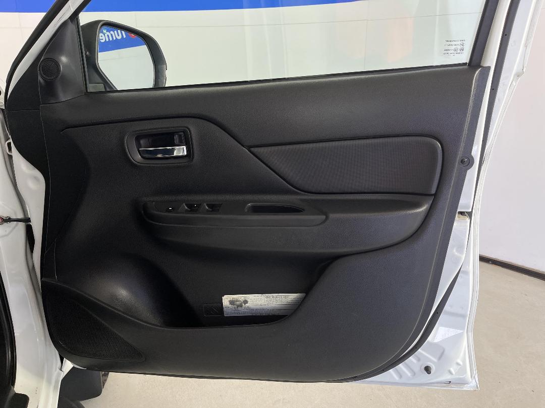 Photo '15' of Mitsubishi Triton