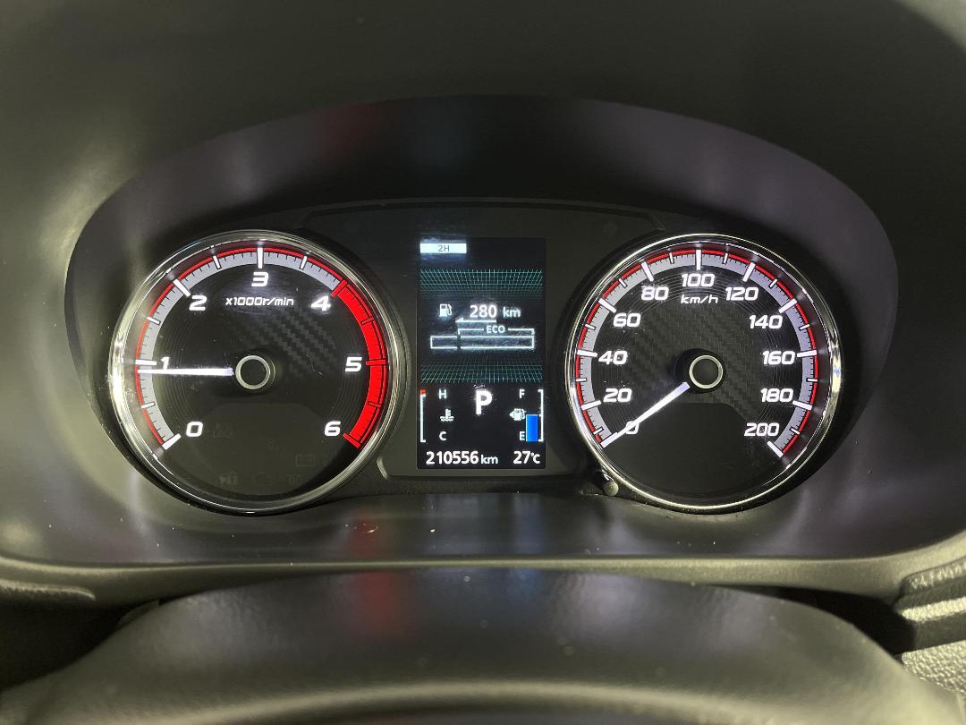 Photo '21' of Mitsubishi Triton