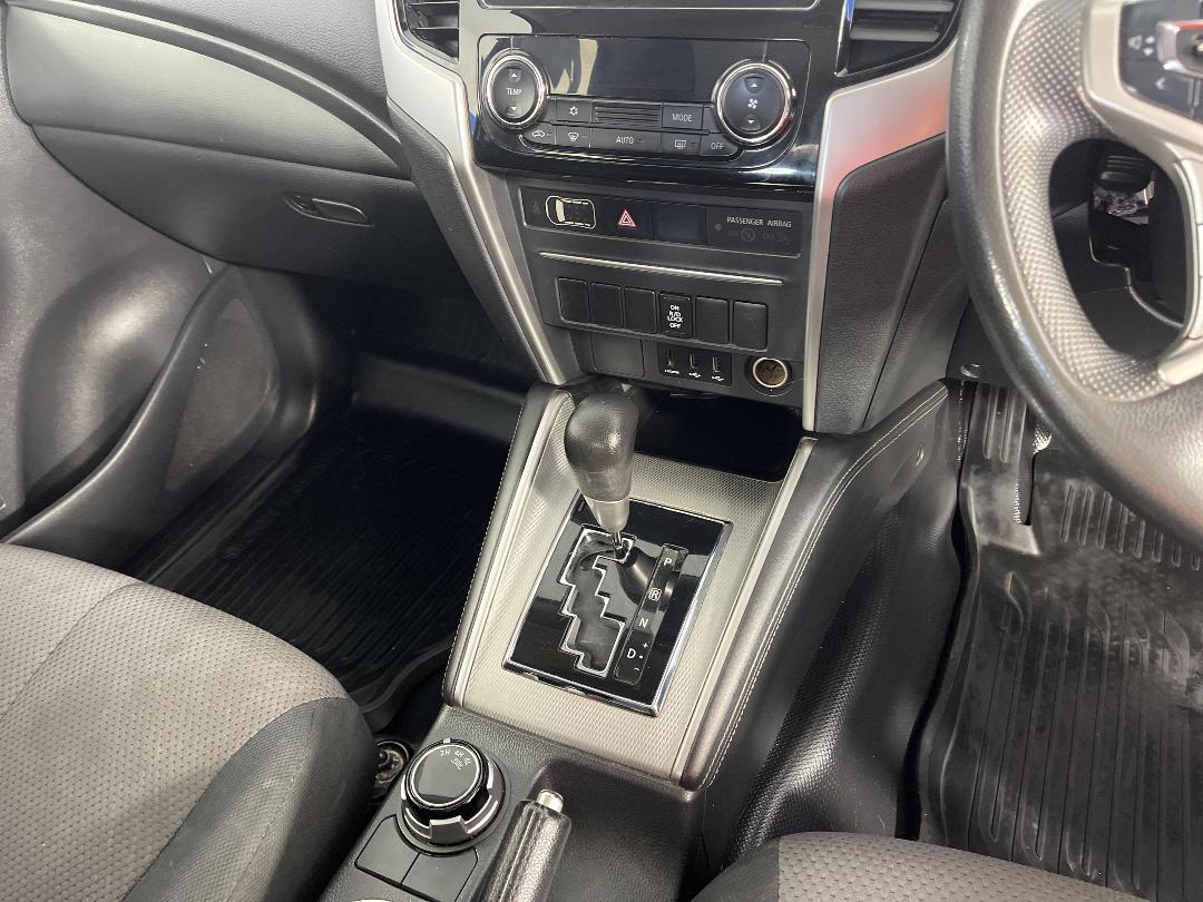 Photo '18' of Mitsubishi Triton