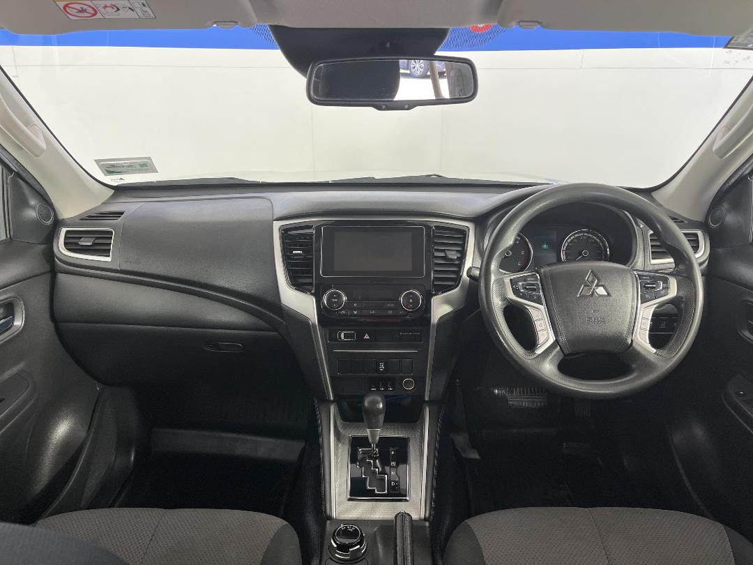 Photo '17' of Mitsubishi Triton