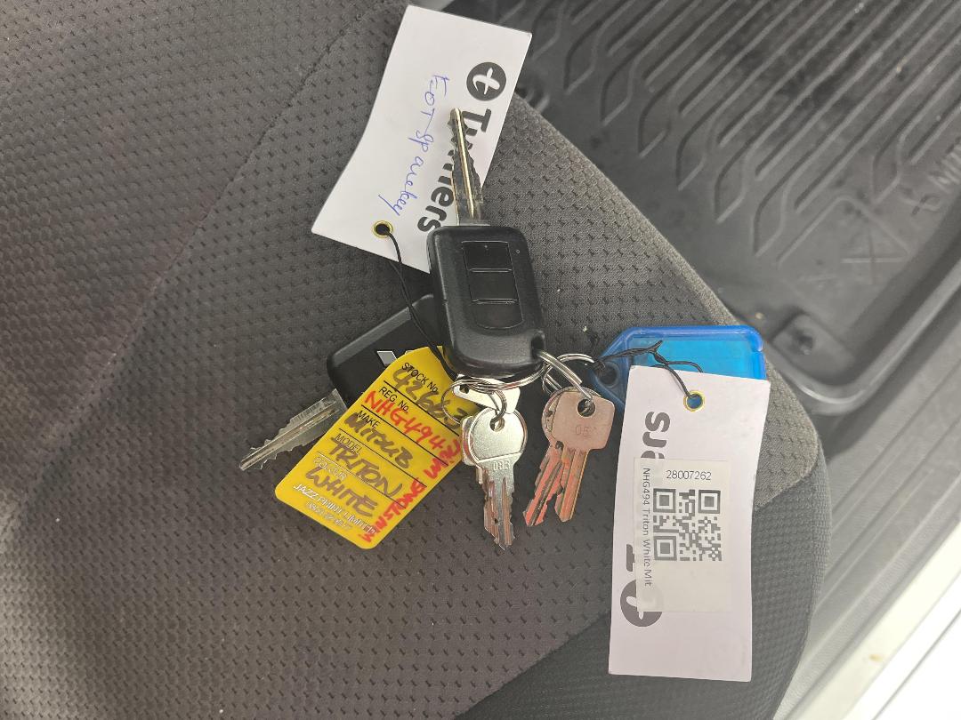 Photo '22' of Mitsubishi Triton Photo '22' of Mitsubishi Triton