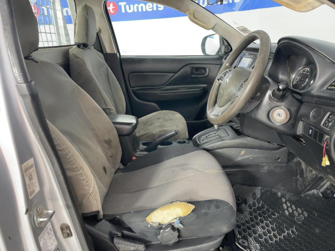 Photo '15' of Mitsubishi Triton