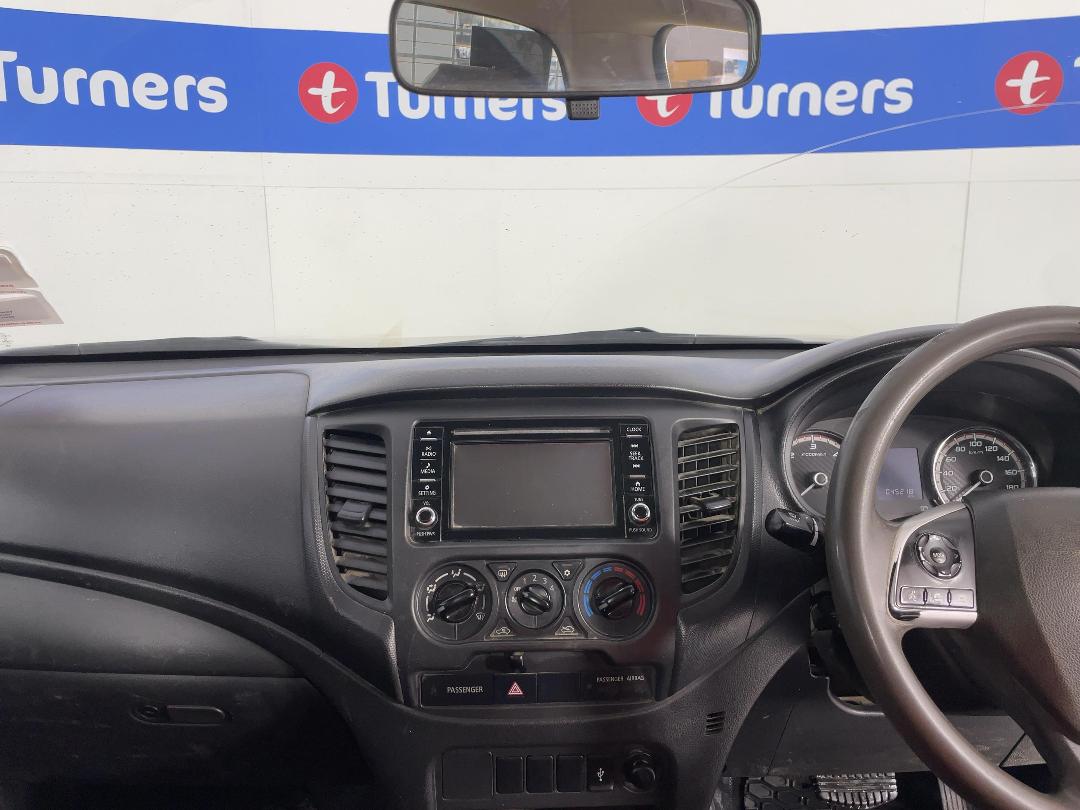 Photo '16' of Mitsubishi Triton