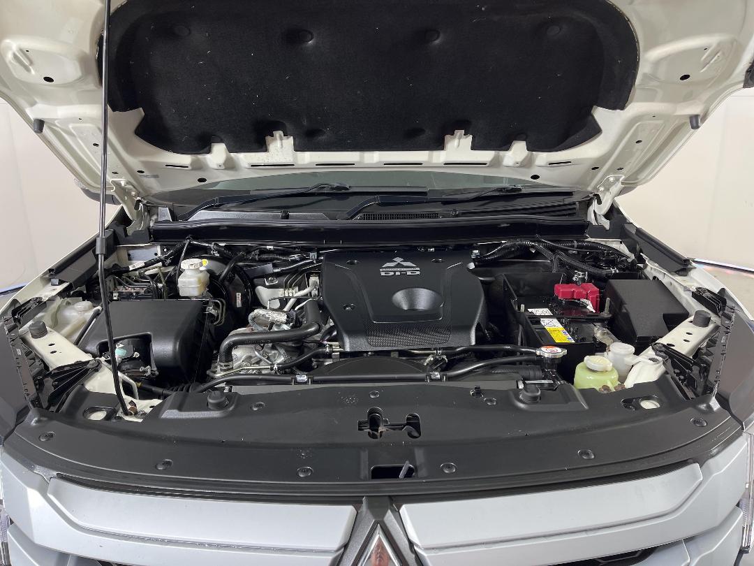 Photo '13' of Mitsubishi Triton