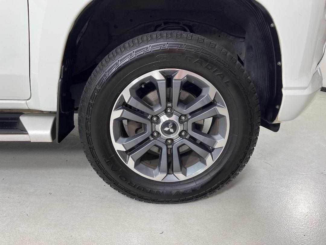 Photo '9' of Mitsubishi Triton