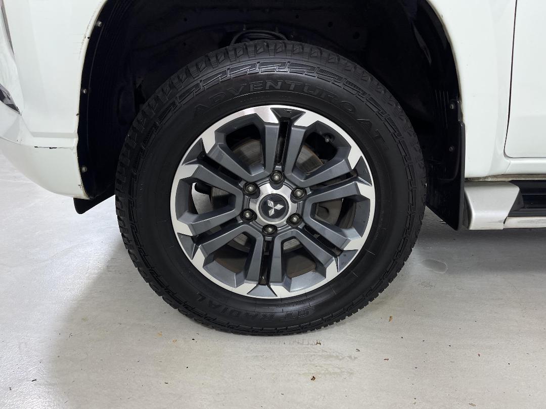 Photo '10' of Mitsubishi Triton