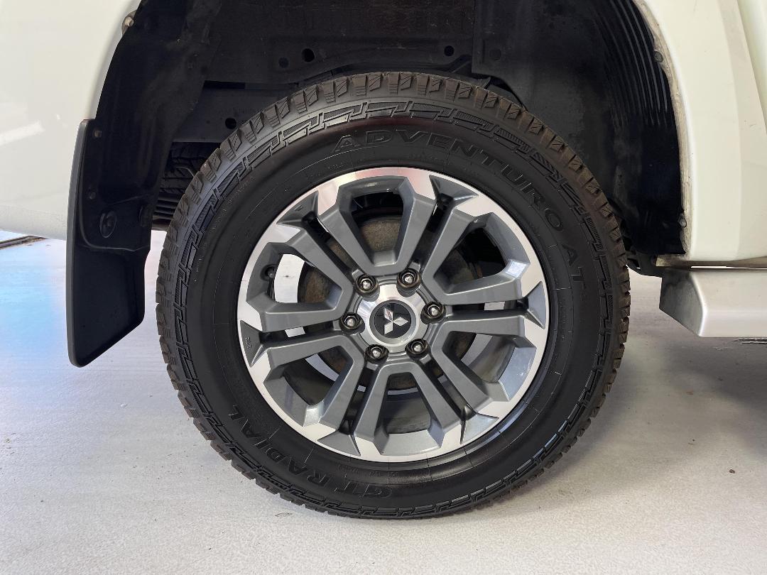 Photo '12' of Mitsubishi Triton