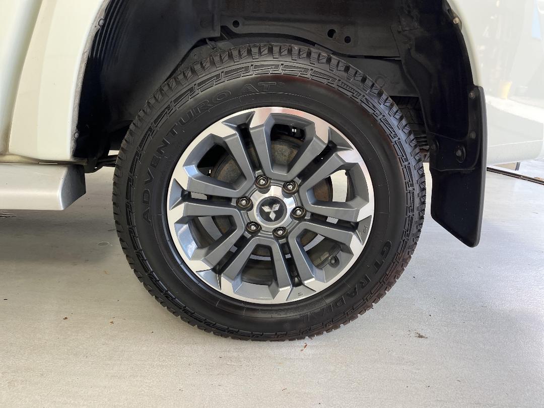 Photo '11' of Mitsubishi Triton