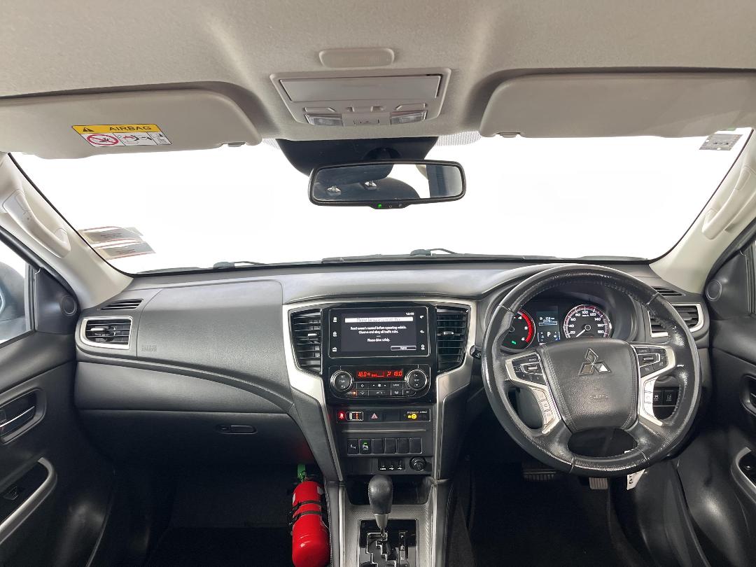 Photo '17' of Mitsubishi Triton