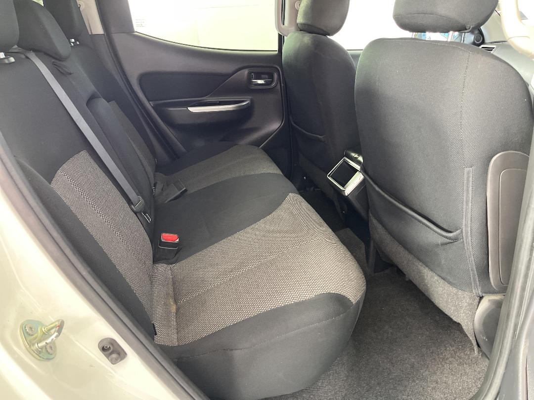 Photo '20' of Mitsubishi Triton