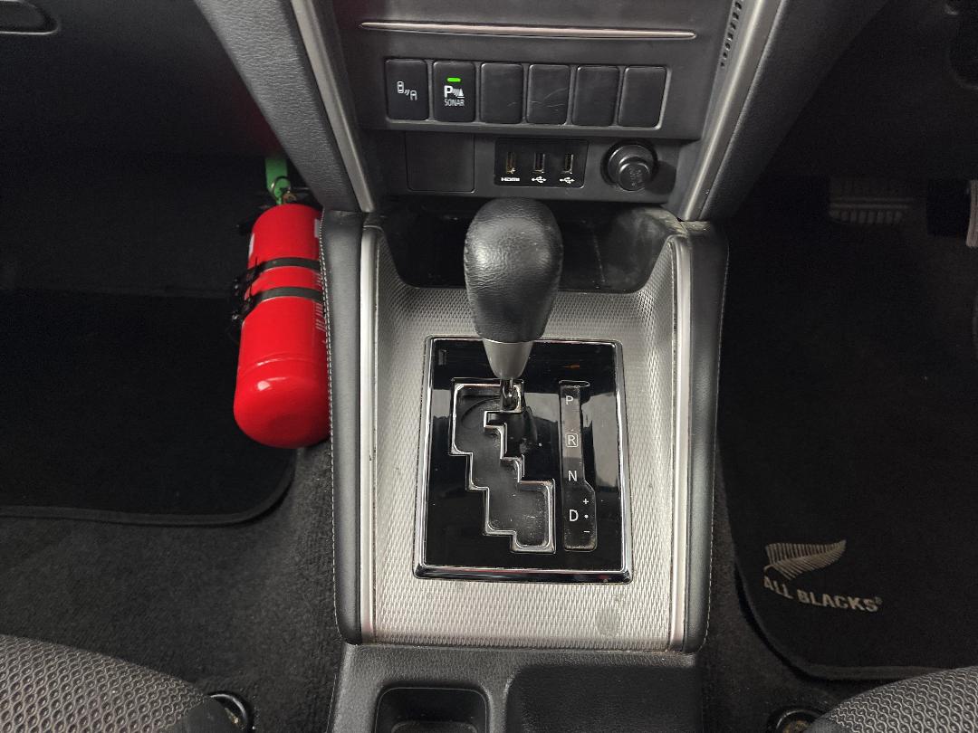 Photo '18' of Mitsubishi Triton