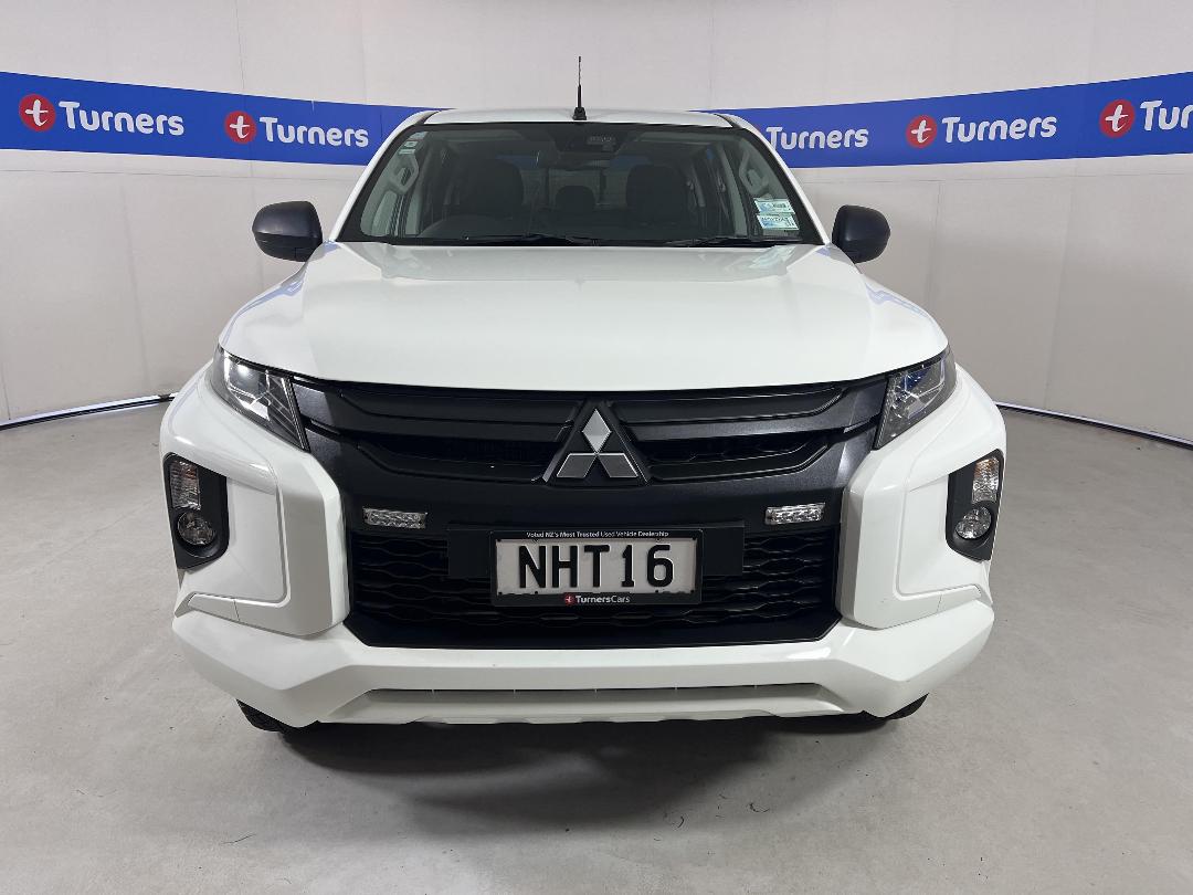 Photo '2' of Mitsubishi Triton