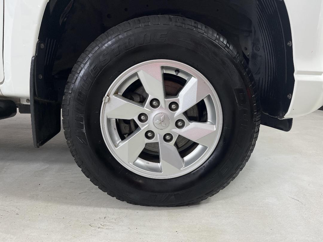 Photo '9' of Mitsubishi Triton