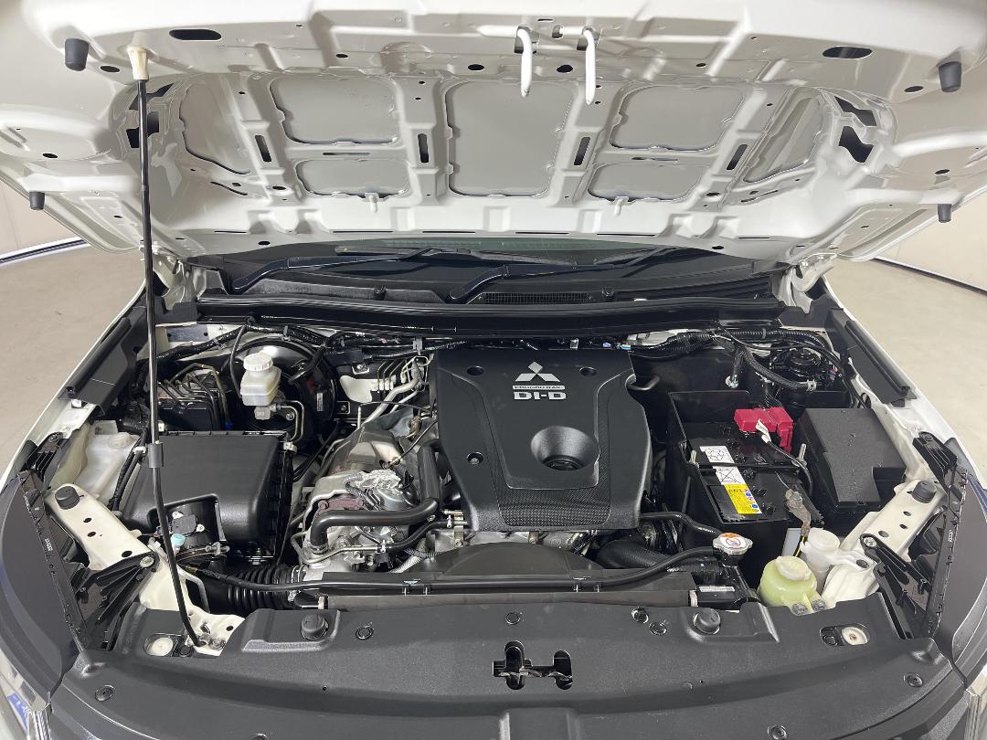 Photo '13' of Mitsubishi Triton