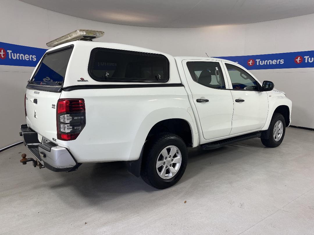 Photo '7' of Mitsubishi Triton